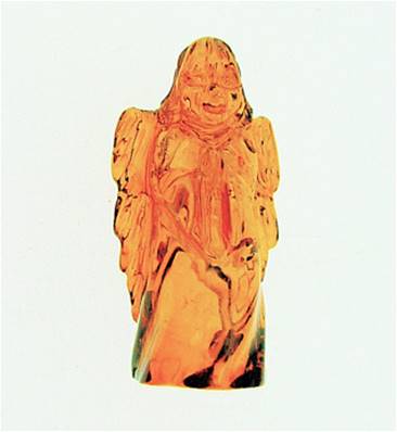 ANGEL CARVING IN BALTIC AMBER. SP5084
