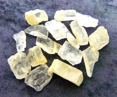 PETALITE ROUGH CRYSTAL CHIPS (SMALL SIZE). SPR8995