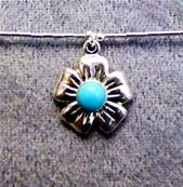 925 SILVER NECKLACE WITH FLOWER DESIGN PENDANT. 948NT