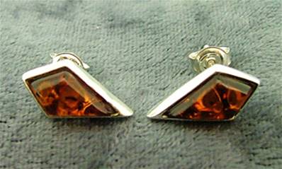 AMBER 'KITE' SHAPE STUD EARRINGS WITH 925 SILVER SETTING. BN960590021
