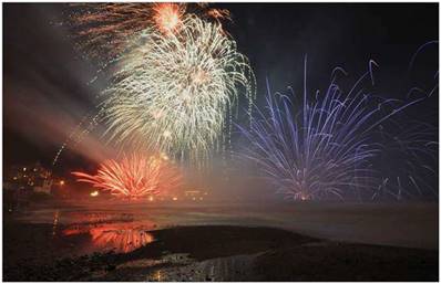 'Firework Shore at Cromer ' by Danny Hickling super sized A5 Art Print
