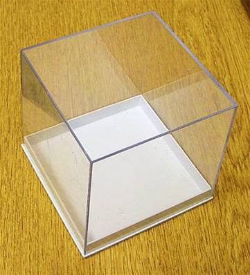 5 X PLASTIC DISPLAY BOX - WHITE BASE WITH CLEAR TOP (N4 SIZE). N4/80/80/78