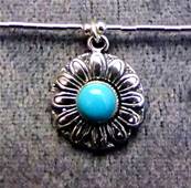 925 SILVER NECKLACE WITH FLOWER DESIGN PENDANT. 976NT