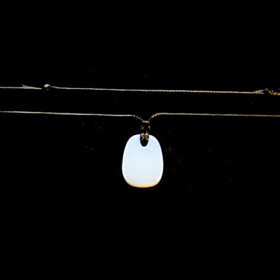 AJUSTABLE POLISHED FLAT PEBBLE NECKLACE IN OPALITE.   SPR14111NEC