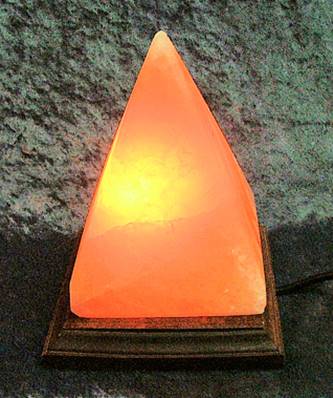PINK HALITE (ROCK SALT) PYRAMID STYLE ELECTRIC LAMP. SPR7609