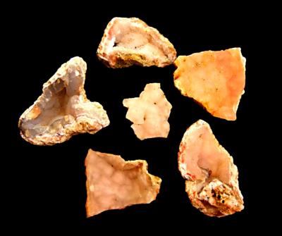 CHALCEDONY GEODE SECTIONS (20KG OF).   CHALCWHLE20KG