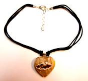 AGATE GEODE HEART PENDANT ON BLACK CORD.   SP10603PENDBX