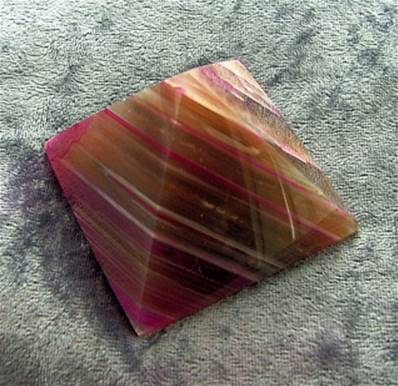 AGATE PYRAMID (PINK DYED). SP5406POL