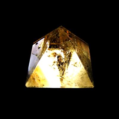 PYRAMID IN 'SLIGHTLY' SMOKEY QUARTZ.   SP13726POL