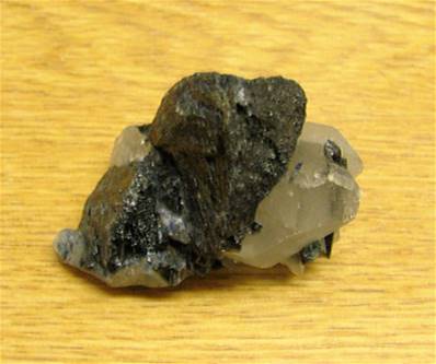 GREEN / BLACK TOURMALINE IN QUARTZ. SP5887