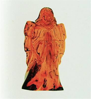 ANGEL CARVING IN BALTIC AMBER. SP5082