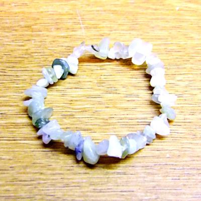 ELASTICATED LABRADORITE CRYSTAL CHIP BRACELET.   SPR14296BR