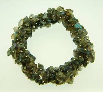 MULTI CHIP ELASTICATED CLUSTER BRACELET IN LABRRADORITE.    SPR3946BR