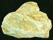 AQUAMARINE ROUGH CRYSTAL SPECIMEN. 87 X 62 X 66MM APROX. 500g. SP1840