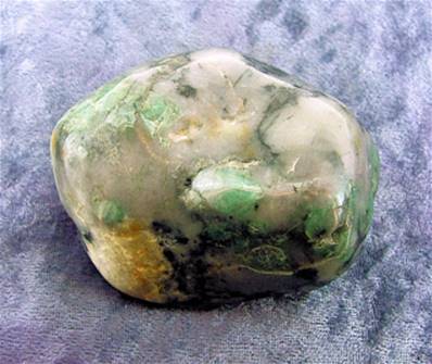 EMERALD IN PHLOGOPITE MATRIX HAND POLISHED PEBBLE. SP6486POL