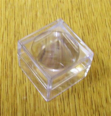 5 X CLEAR PLASTIC DISPLAY BOX WITH MAGNIFYING LENS IN LID (LARGE SIZE). MAG2/38/38/38