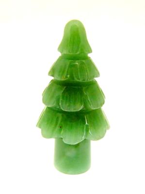 A GEMSTONE CHRISTMAS TREE CARVING IN GREEN AVENTURINE.    SP12967POL