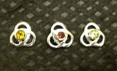 925 SILVER CELTIC KNOT STYLE STUD EARRINGS. E2644