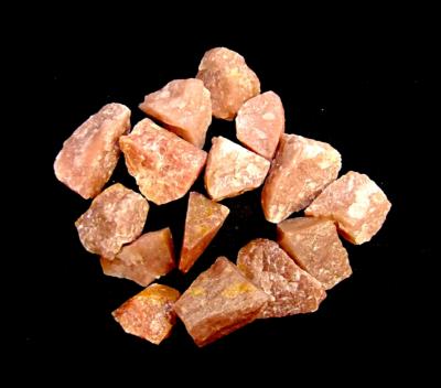 STRAWBERRY QUARTZ RAW CRYSTAL CHIPS (1Kg BAG).   SPR13039WHA
