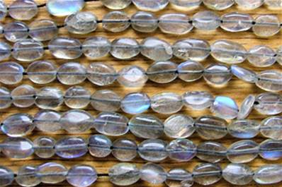 LABRADORITE SMOOTH OVAL BEADS STRING. SPR7140