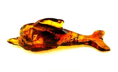 DOLPHIN CARVING IN BALTIC AMBER. SP8817