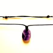 AJUSTABLE POLISHED FLAT PEBBLE NECKLACE IN AMETHYST.   SPR14101NEC