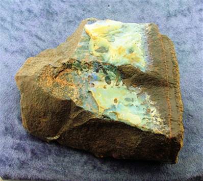 AUSTRALIAN BOULDER OPAL ROUGH CRYSTAL SPECIMEN. SP8435SHLF