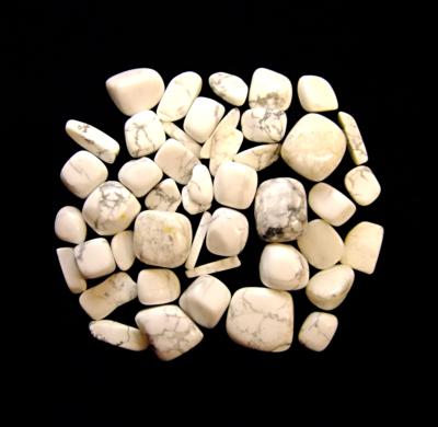 WHITE HOWLITE POLISHED TUMBLE STONES (500g BAG).   SPR14135WHA