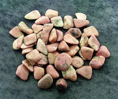 RHODOCHROSITE POLISHED CRYSTAL CHIPS (500g BAG). SPR7924WH