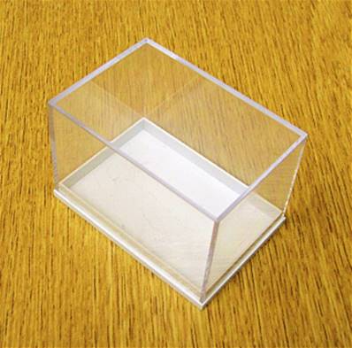 10 X  PLASTIC DISPLAY BOXES - WHITE BASE WITH CLEAR TOP (E3 SIZE). E3/41/35/32