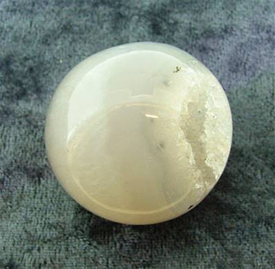 AGATE WITH QUARTZ GEODE SPHERE. SP6371POL