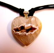 AGATE GEODE HEART PENDANT ON BLACK CORD.   SP10603PENDBX