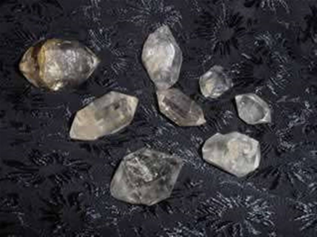 CHINESE DOUBLE TERMINATED DIAMOND QUARTZ CRYSTAL SPECIMENS. QUAR98