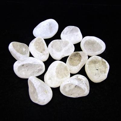 Quartz 'Dragon's Eggs' (1Kg Bag).   SPR16302WHB