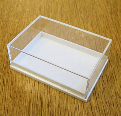 10 X PLASTIC DISPLAY BOX - WHITE BASE WITH CLEAR TOP (P1 SIZE). P1/59/41/21