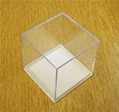 5 X PLASTIC DISPLAY BOX - WHITE BASE WITH CLEAR TOP (N5 SIZE). N5/51/51/52