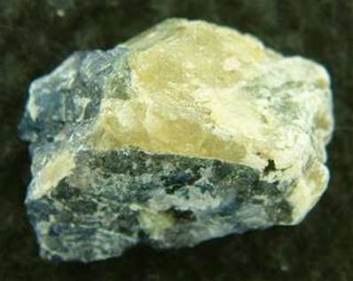 GARNET WITH QUARTZ & FELDSPAR CRYSTAL SPECIMEN. SP2159