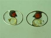 AMBER & SILVER YING YANG STYLE TWO TONE STUD EARRINGS. 1.5CM ACROSS APROX. 9L0290021