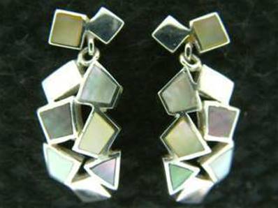 925 SILVER MOTHER OF PEARL PENDANT EARRINGS. ERMB2215