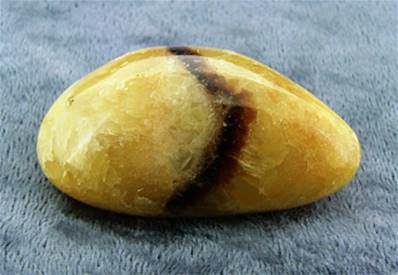 MADAGASCAN SEPTARIAN 'HAND POLISHED' PEBBLE SPECIMEN.   SP5143POL  