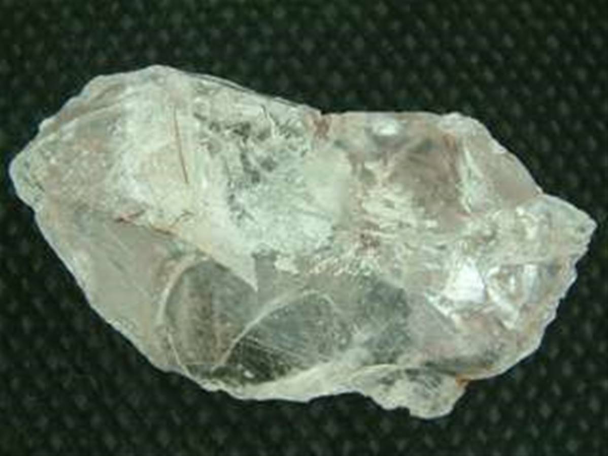 FRACTURED QUARTZ SPECIMEN WITH RUTILE INCLUSION. SP568