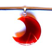 CRESCENT MOON PENDANT IN CARNELIAN ON WAXED CORD.   SPR13965PEND