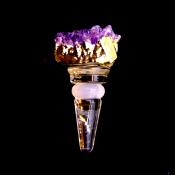 GLASS BOTTLE STOPPER WITH GOLD BANDED AMETHYST DRUZE TOP.   SP14686POL