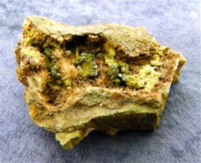 EPIDOTE CRYSTAL FORMATIONS ON MATRIX. SP9024