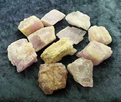 PINK KUNZITE CRYSTAL CHIPS (BRAZIL). SPR5186